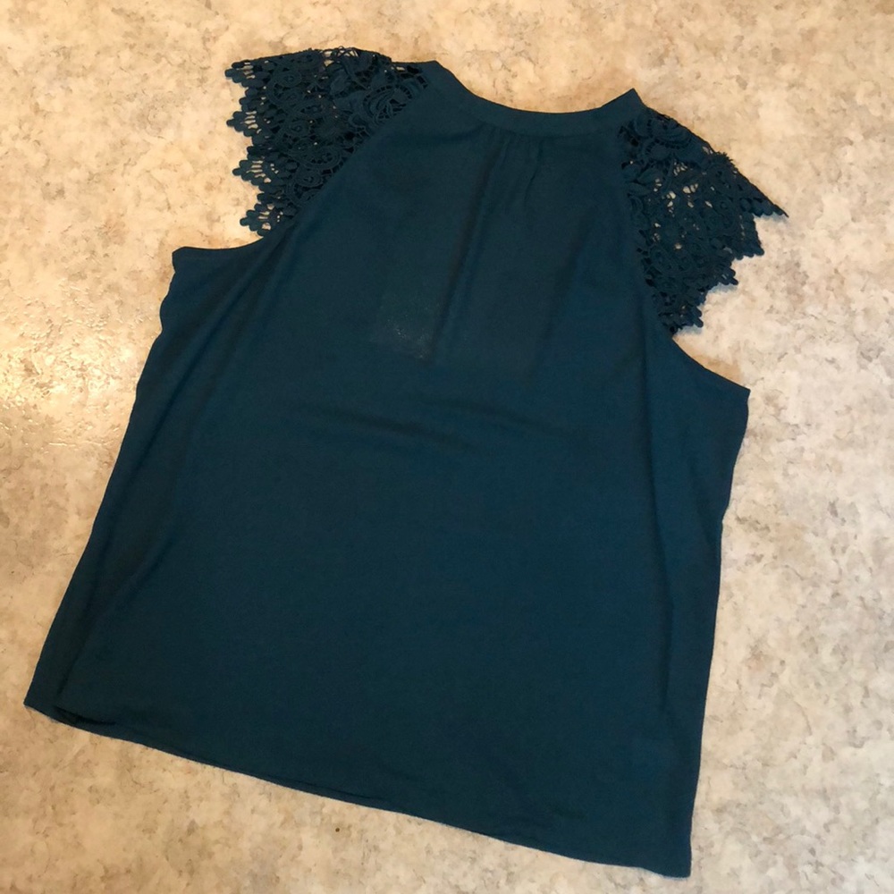 Partial open back, blouse.